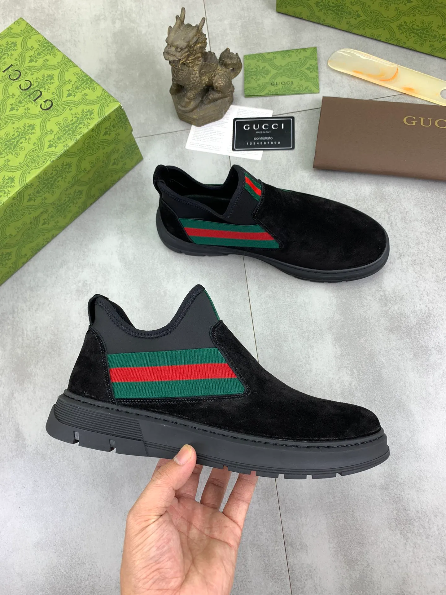 Men's shoes 💰P480 new style, sheepskin and velvet lining, new Gucci (Gucci) high-tops are on the market, new men's shoes, 😘fabrics are selected from original imported calfskin. Soft sheepskin lining and warm fleece lining. The original version is awesome! 👍🏿Original open-molded non-slip PU outsole, with exquisite lines, simple and elegant, super comfortable and classy on foot, suitable for leisure travel. Code number:38-44